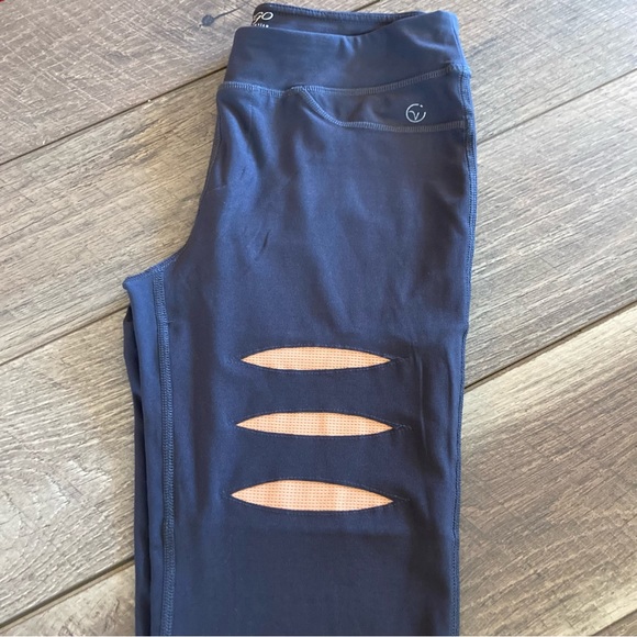 Small Vogo Athletica Gray and Orange Capri Leggings - Picture 6 of 10